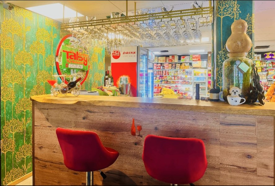 Bardisk med thailändska detaljer