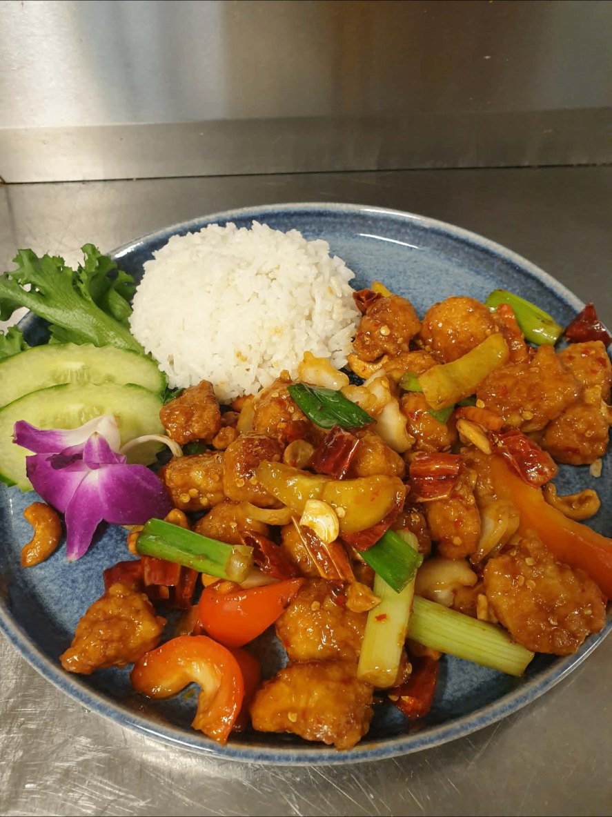 Cashew nut chicken med ris